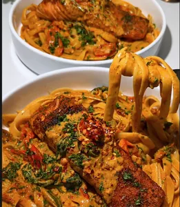 Lemon, garlic and salmon pasta