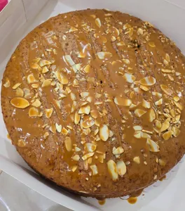 Tea and honey cake