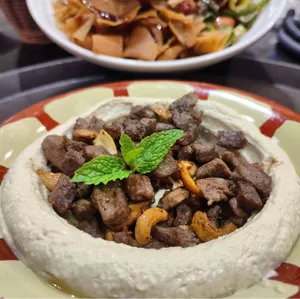Hummus With Meat