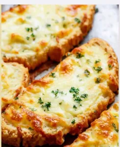Garlic Bread With Cheese                                                                                                   خبز بالثوم مع الجبن