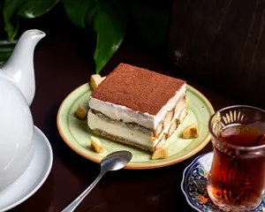 Tiramisu Cake                                                                              كعكة التيرامسو